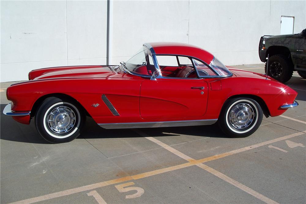 1962 CHEVROLET CORVETTE CONVERTIBLE