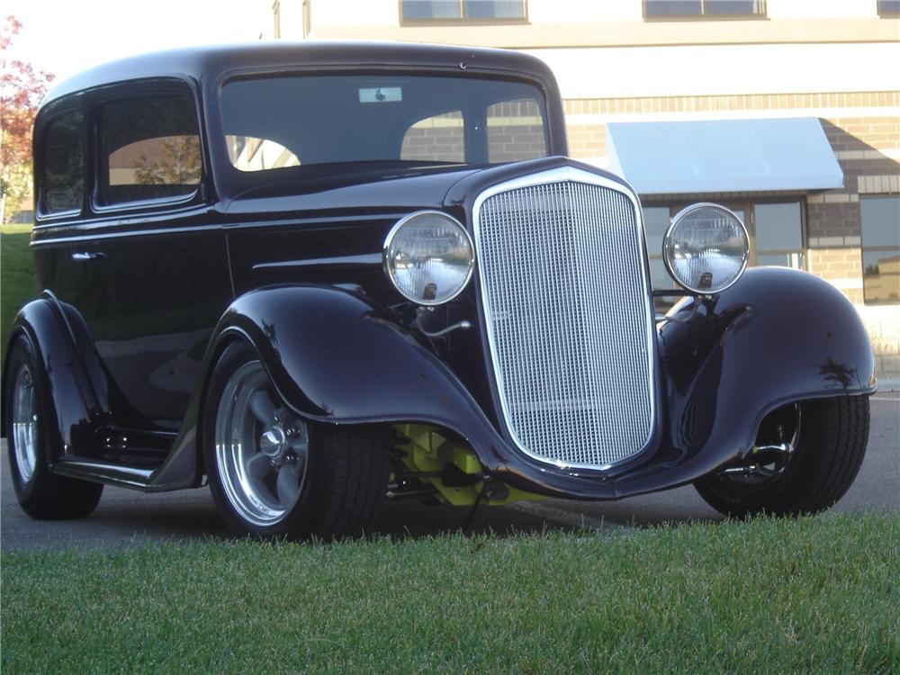 1935 CHEVROLET CUSTOM 2 DOOR SEDAN