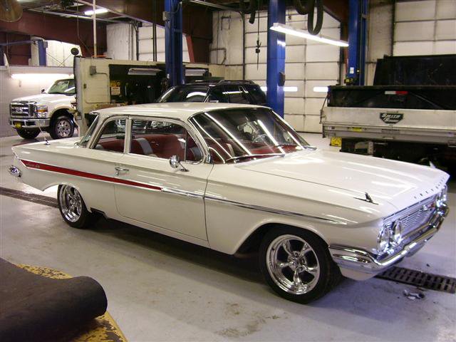 1961 CHEVROLET IMPALA CUSTOM 2 DOOR HARDTOP