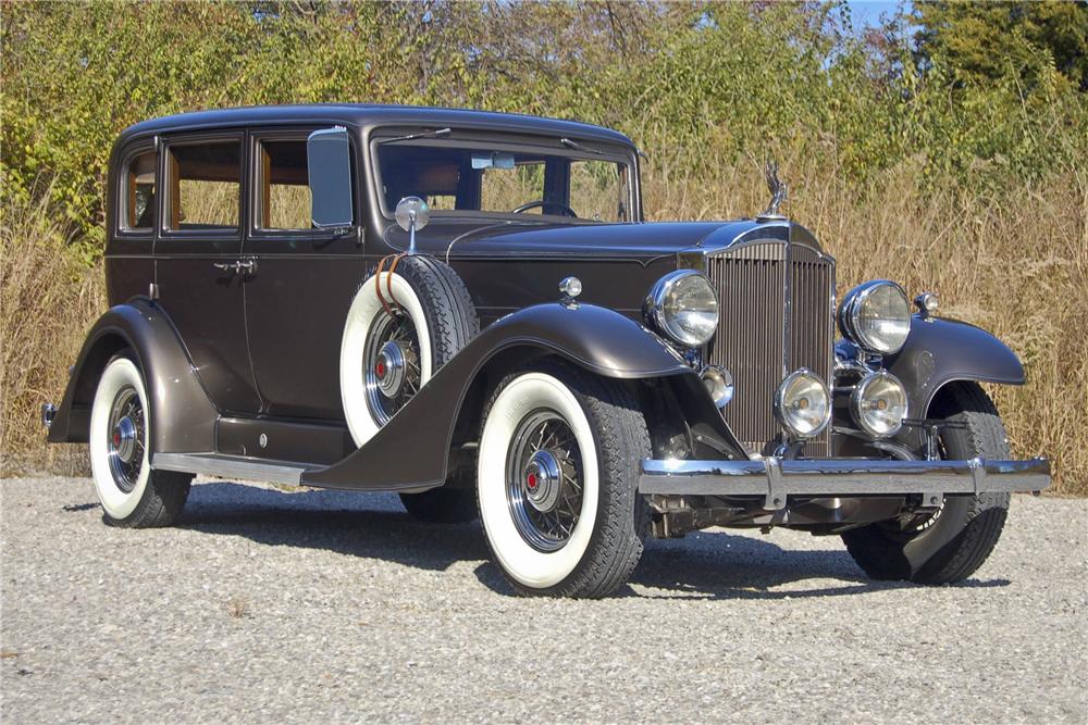 1933 PACKARD SUPER 8 SEDAN