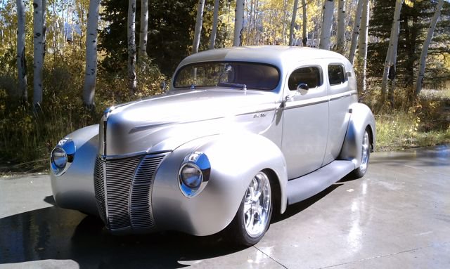 1940 FORD CUSTOM DELUXE 4 DOOR SEDAN