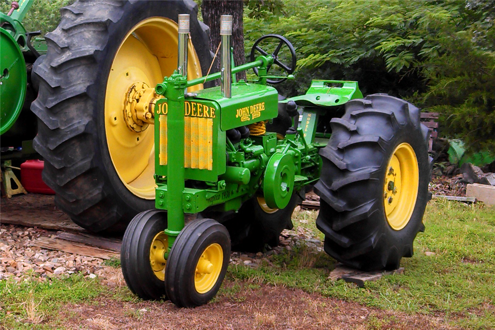 2017 CUSTOM-BUILT JOHN DEERE 1/4-SCALE REPLICA TRACTOR