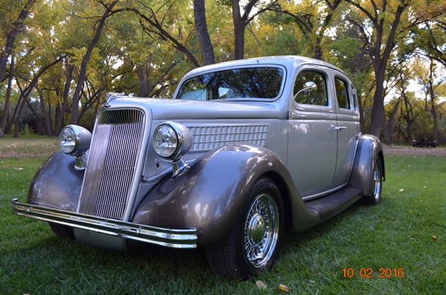 1935 FORD CUSTOM SEDAN