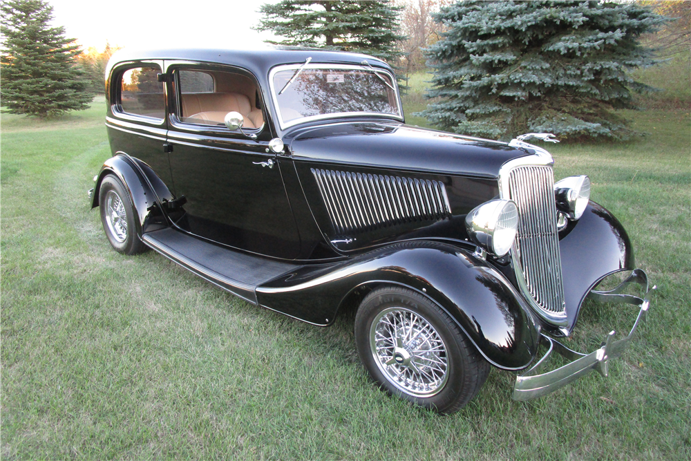 1934 FORD DELUXE CUSTOM SEDAN