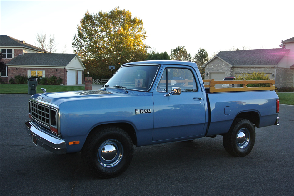 1985 DODGE B-100 PICKUP