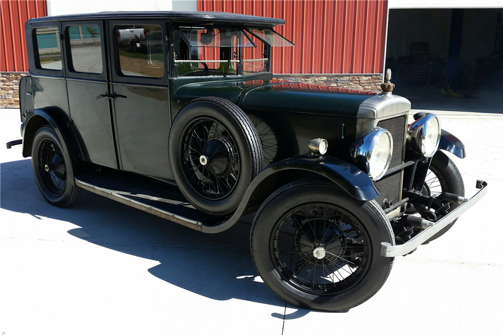 1929 DAIMLER 4-DOOR SEDAN