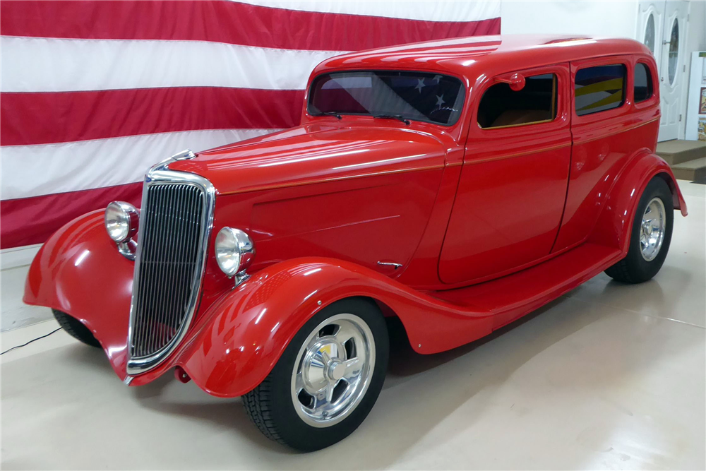 1934 FORD CUSTOM SEDAN 