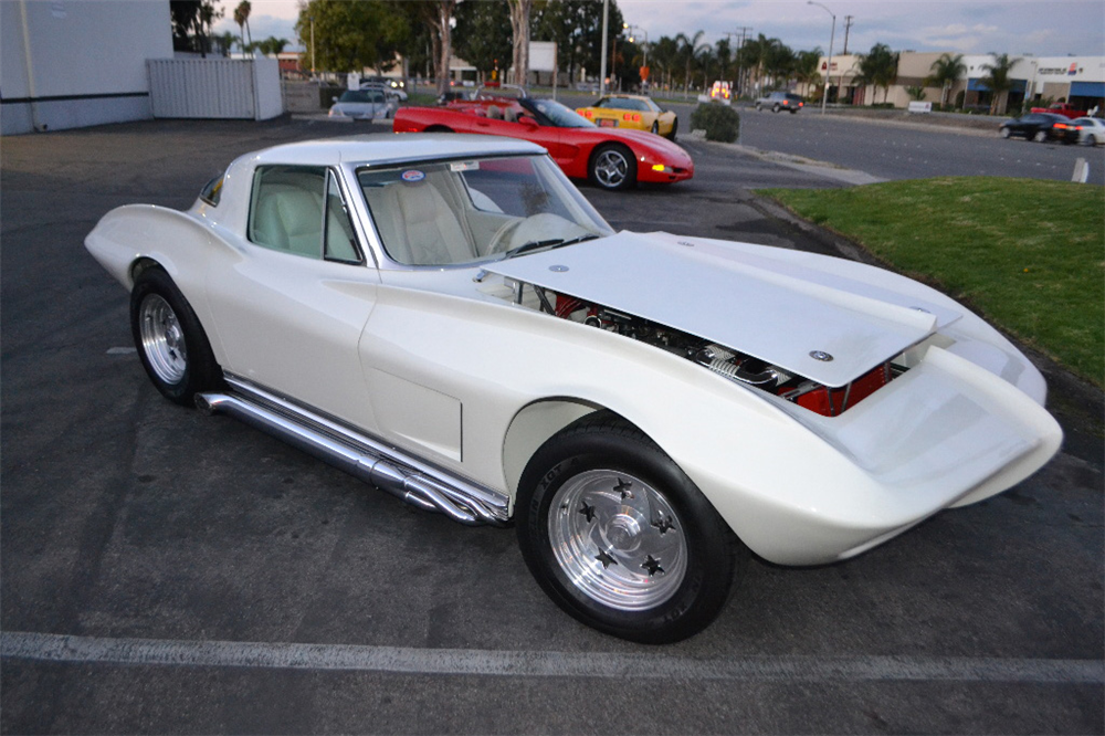 1963 CHEVROLET CORVETTE CUSTOM SPLIT-WINDOW COUPE