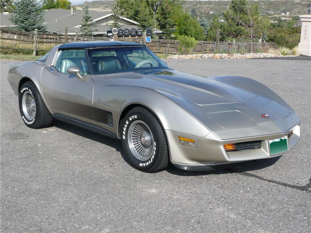 1982 CHEVROLET CORVETTE COLLECTORS EDITION COUPE