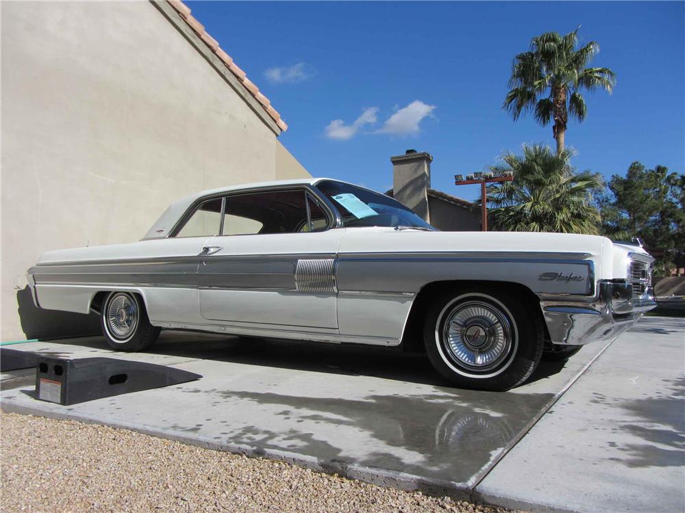 1962 OLDSMOBILE STARFIRE 2 DOOR HARDTOP