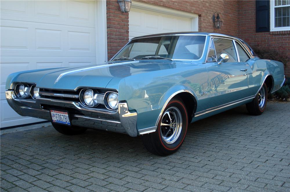 1967 OLDSMOBILE CUTLASS 2 DOOR COUPE