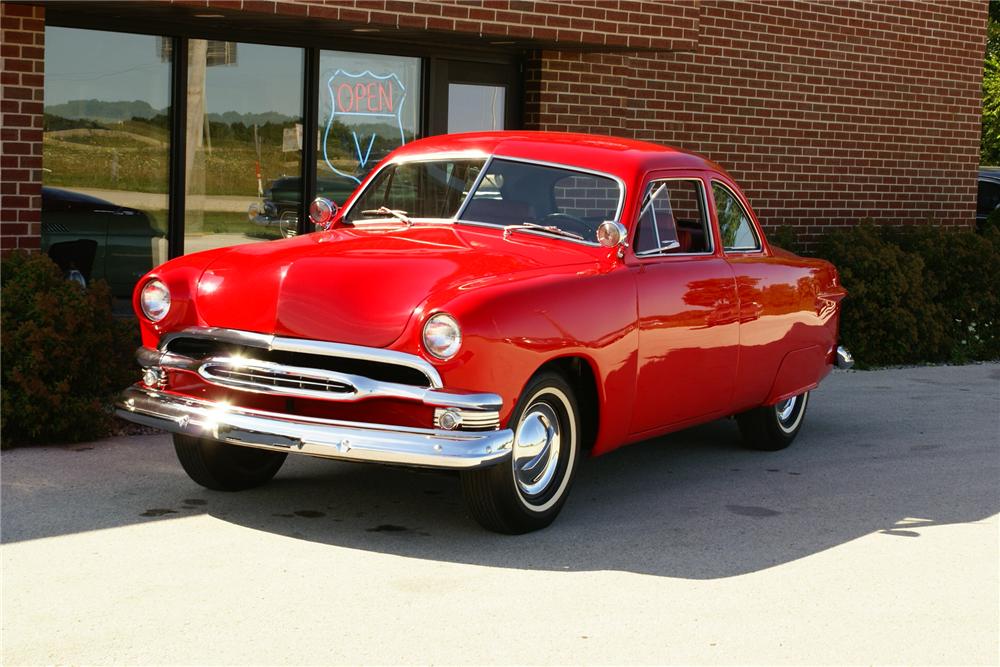 1951 FORD CUSTOM 2 DOOR