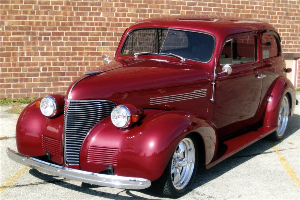 1939 CHEVROLET CUSTOM 2 DOOR SEDAN