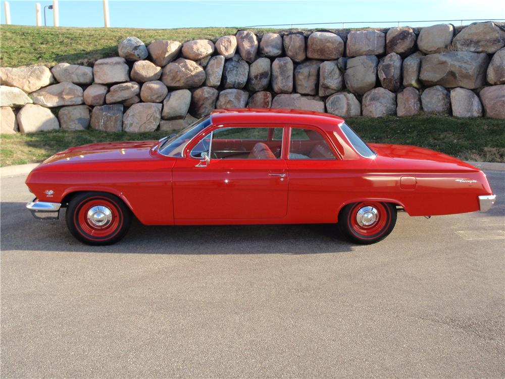 1962 CHEVROLET BISCAYNE 2 DOOR SEDAN