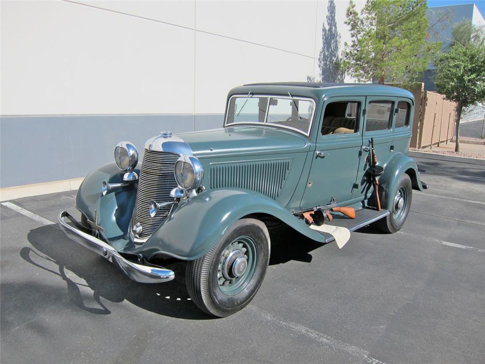 1933 DESOTO 4 DOOR SEDAN