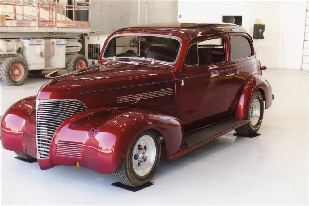 1939 CHEVROLET CUSTOM 2 DOOR SEDAN