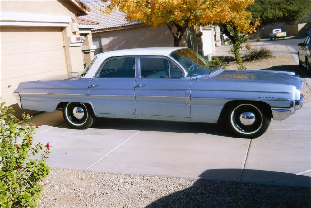 1962 OLDSMOBILE SUPER 88 4 DOOR SEDAN