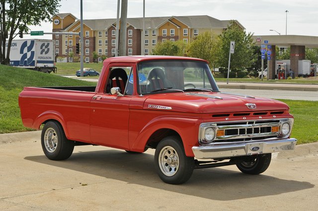 1961 FORD F-100 CUSTOM PICKUP