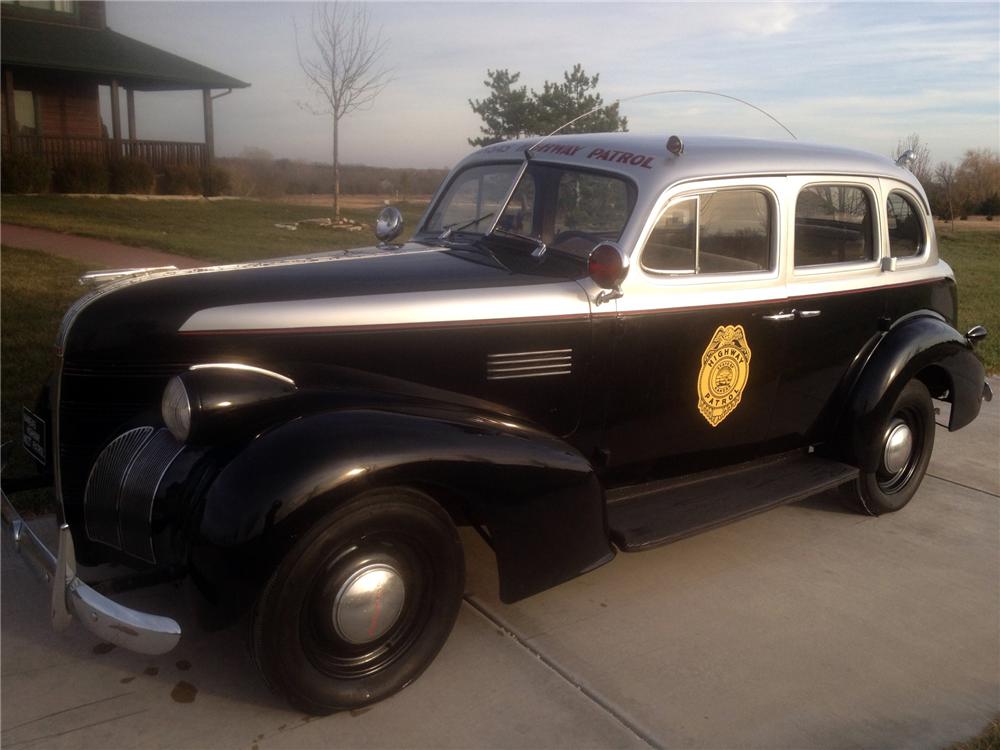 1939 PONTIAC SEDAN PATROL CAR