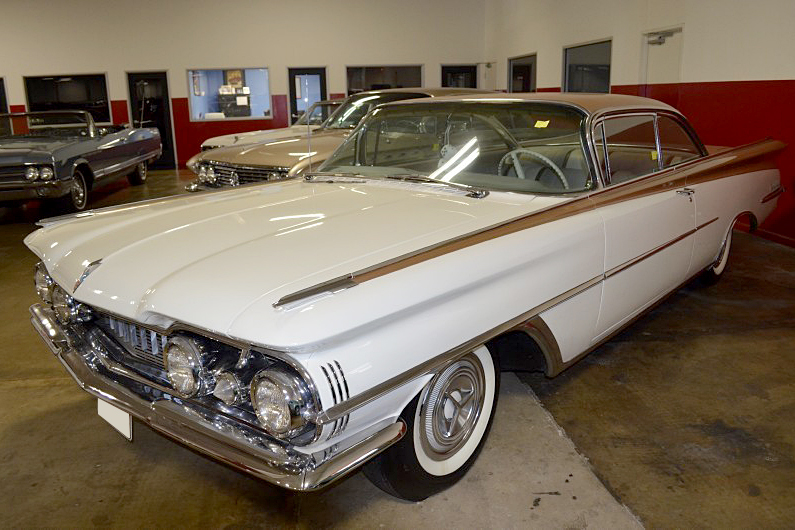 1959 OLDSMOBILE HOLIDAY 98 