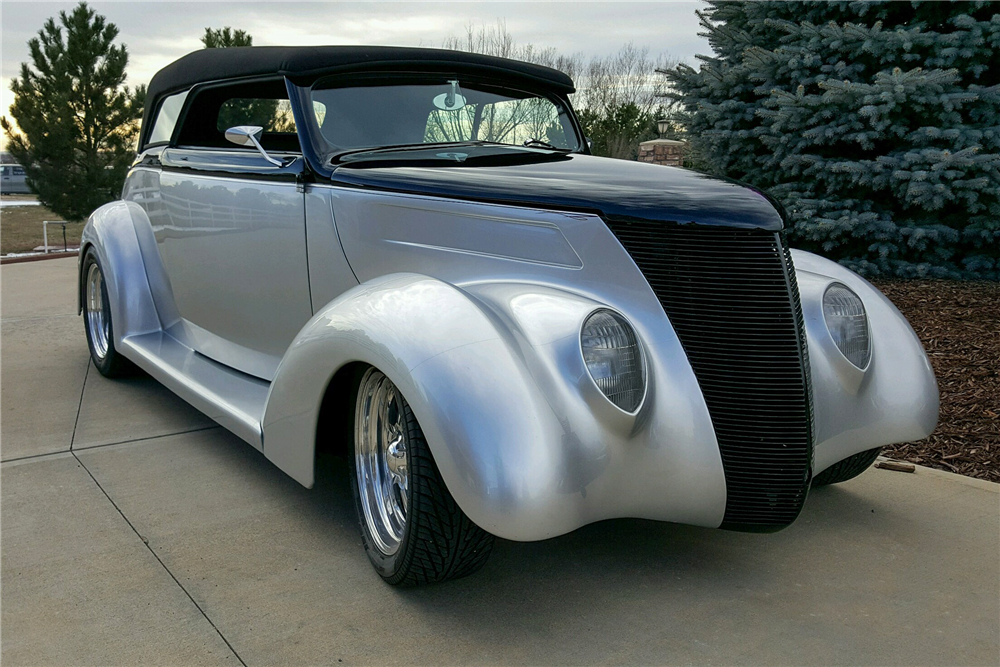 1937 FORD CUSTOM CONVERTIBLE