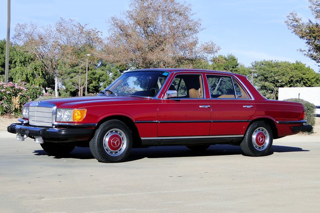 1976 MERCEDES-BENZ 450SE 4-DOOR SEDAN