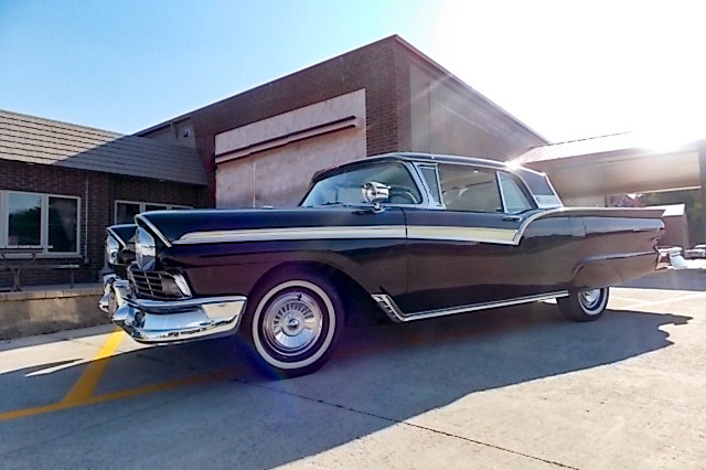 1957 FORD FAIRLANE 500 SKYLINER RETRACTABLE