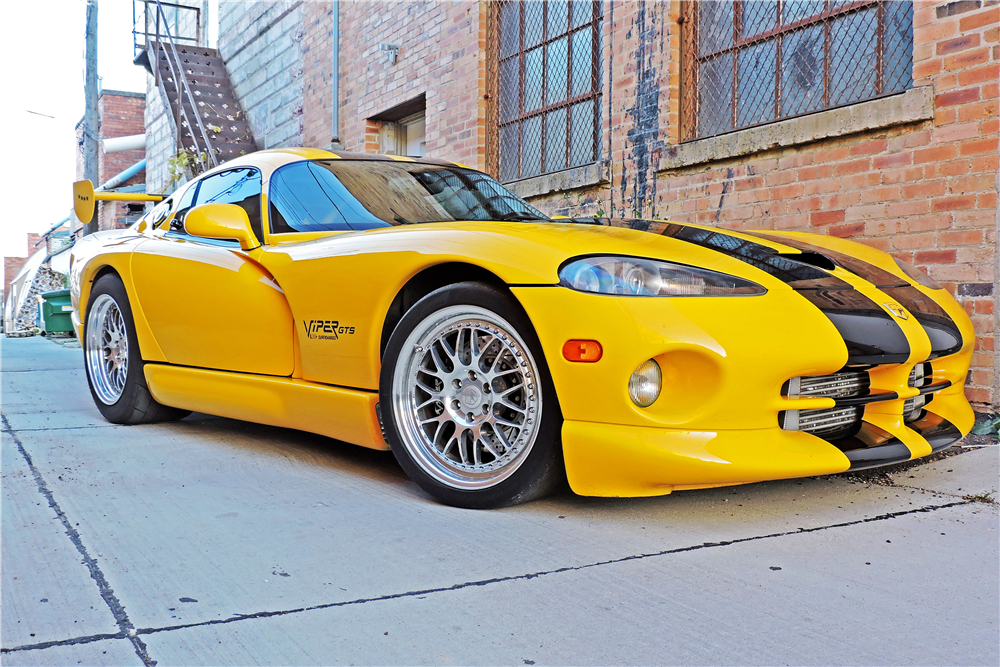 2001 DODGE VIPER GTS 