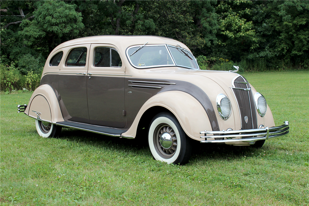 1935 DESOTO AIRFLOW 4-DOOR SEDAN