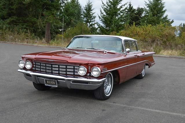 1960 OLDSMOBILE DYNAMIC 88 4-DOOR HARDTOP