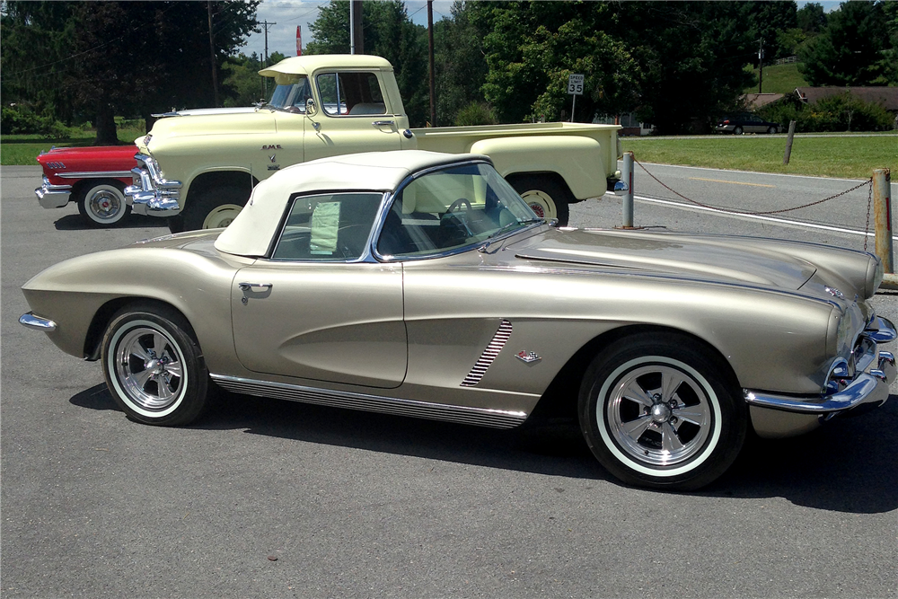 1962 CHEVROLET CORVETTE CONVERTIBLE