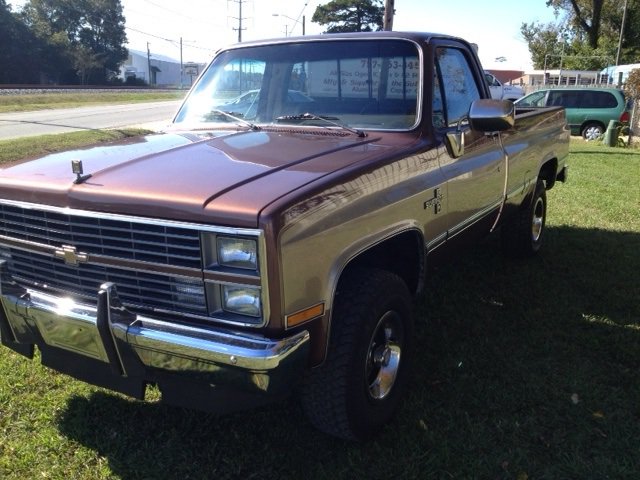 1984 CHEVROLET SILVERADO 10 4X4 PICKUP