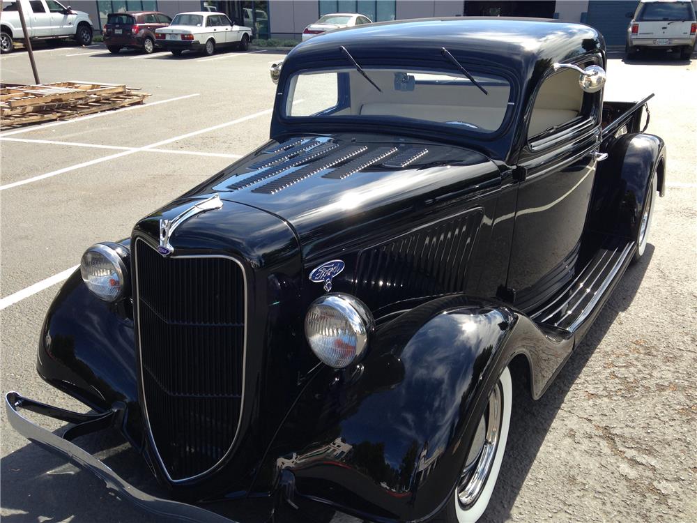 1935 FORD CUSTOM PICKUP