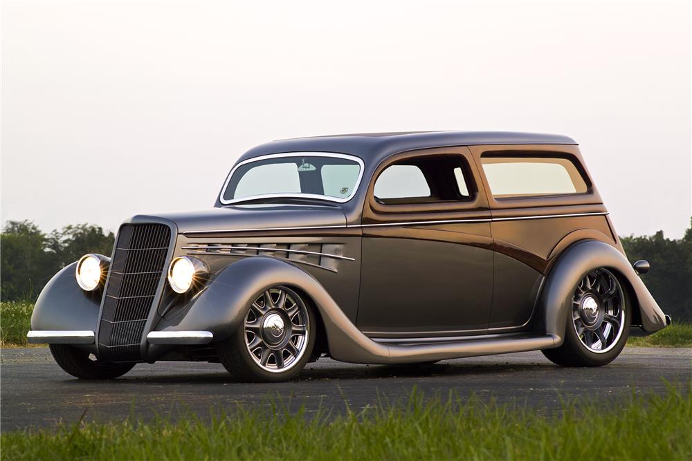 1935 FORD CUSTOM 