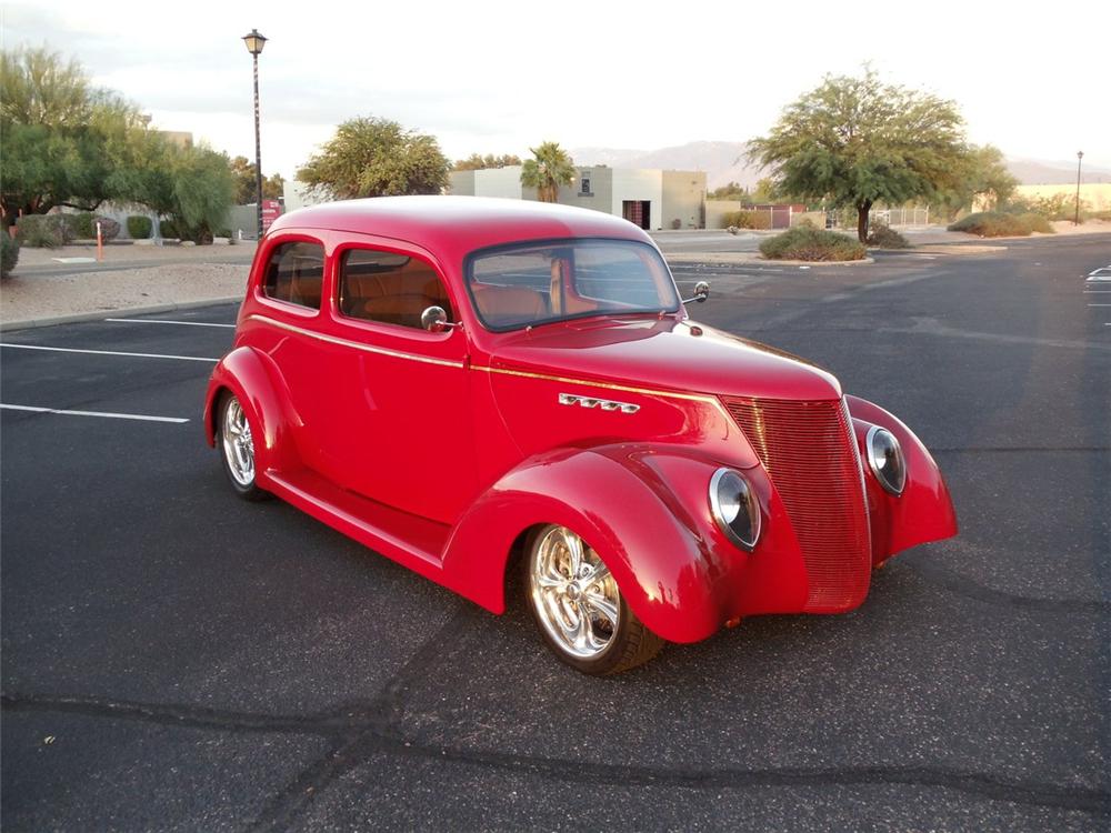 1937 FORD 74 CUSTOM 2 DOOR SEDAN