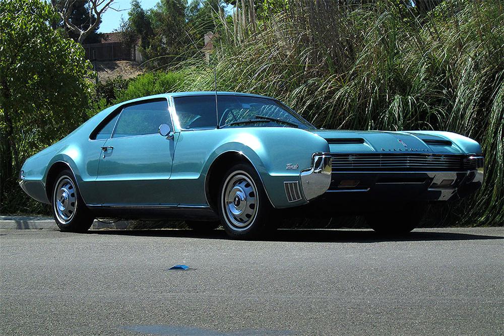 1966 OLDSMOBILE TORONADO 2 DOOR COUPE