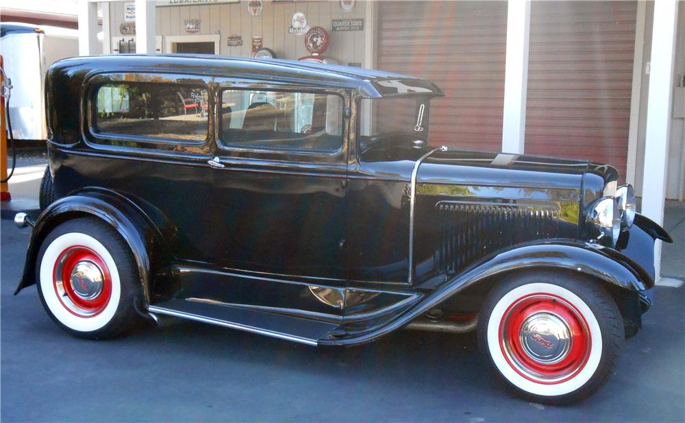 1930 FORD CUSTOM 2-DOOR SEDAN