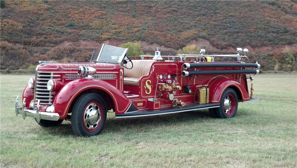 1940 DIAMOND T 406 FIRETRUCK