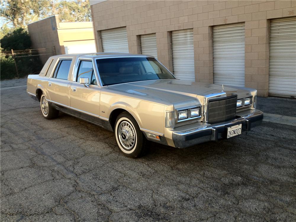 1988 Lincoln Towncar limousine