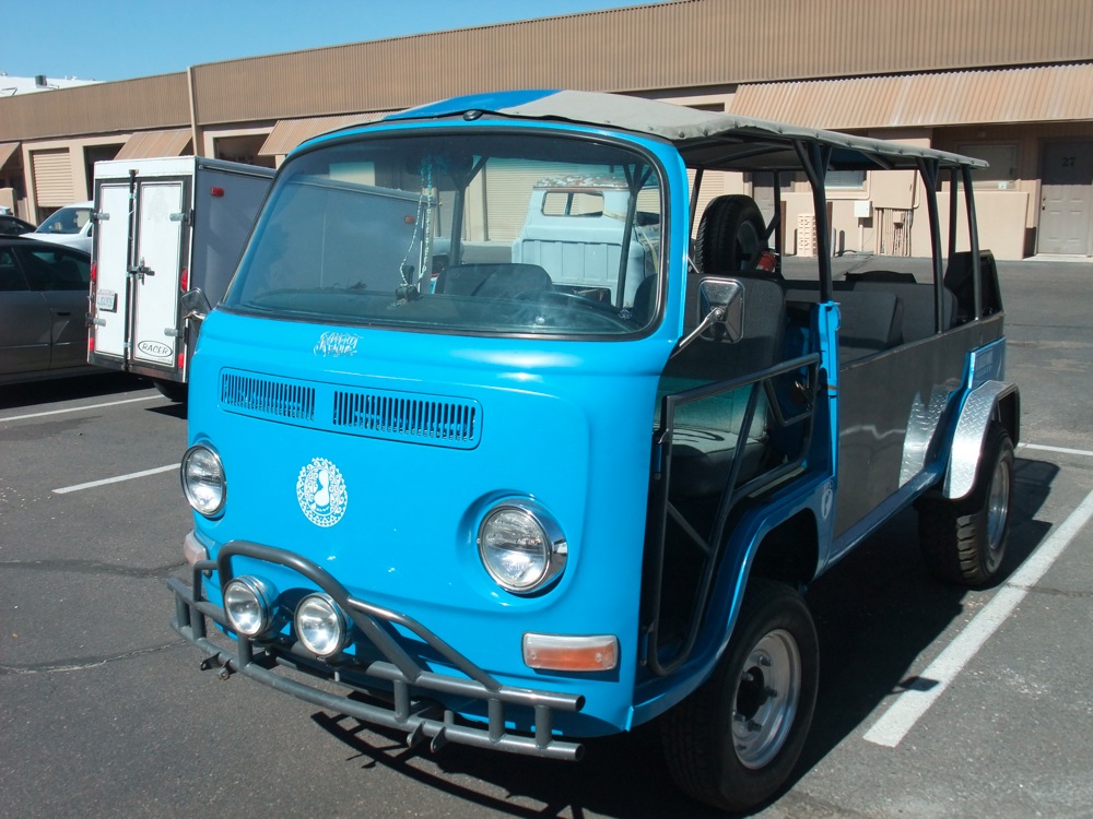 1970 VOLKSWAGEN BUS CUSTOM BEACH BUS