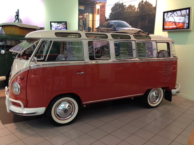 1961 VOLKSWAGEN DELUXE MICROBUS 23 WINDOW