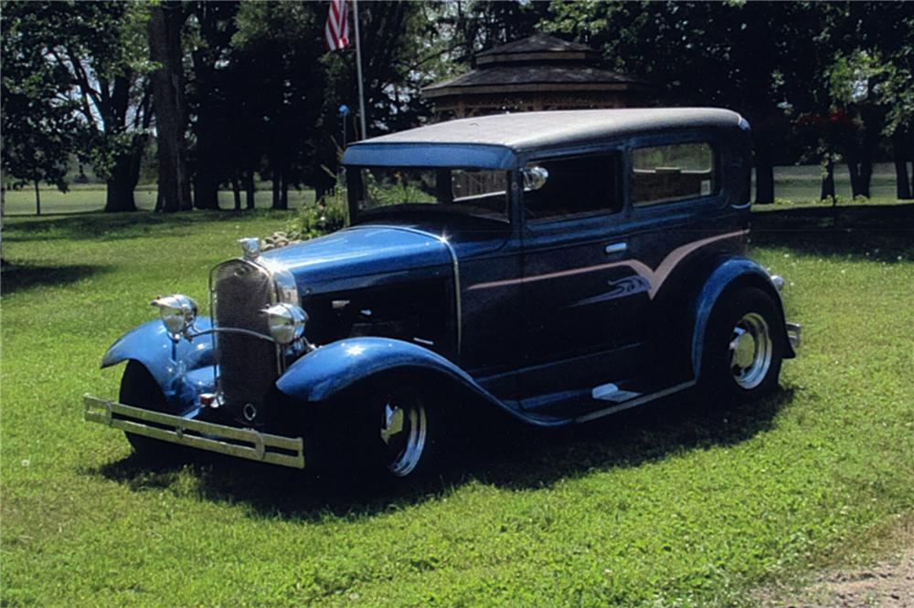 1930 FORD CUSTOM 2 DOOR SEDAN