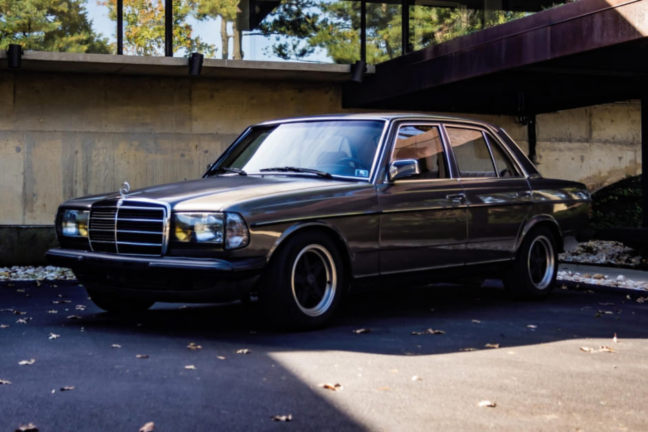 1983 Mercedes-Benz 300D Turbo 5-Speed