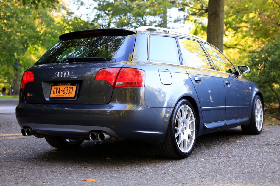 2006 Audi S4 Avant 6-Speed