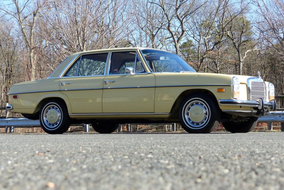 1973 Mercedes-Benz 220D 4-Speed