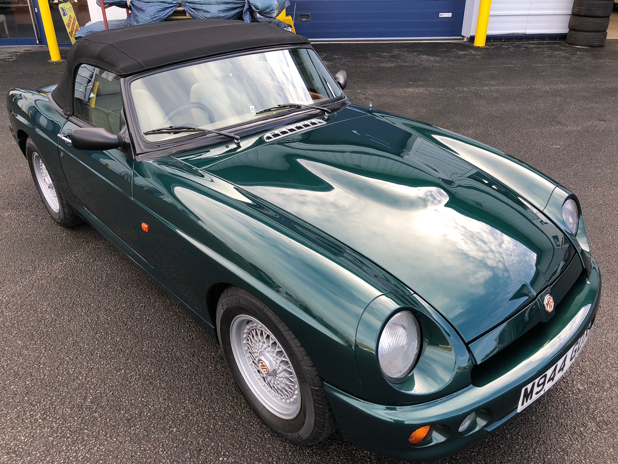 1994 MG R V8