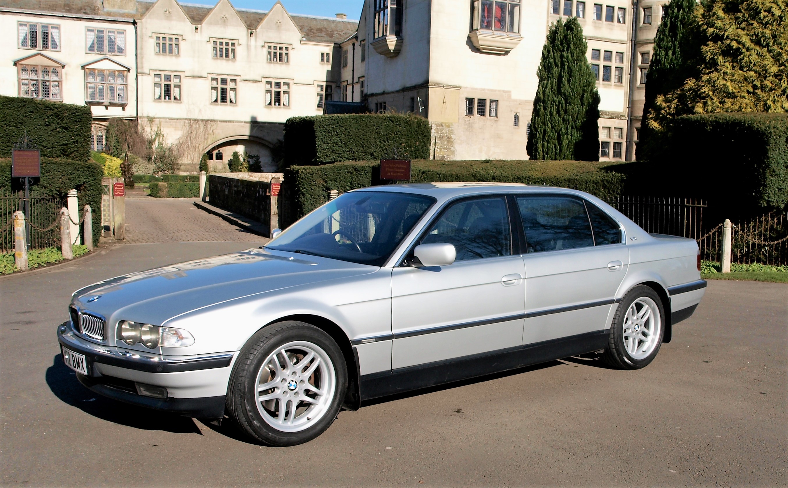 2000 BMW 750iL (E38)
