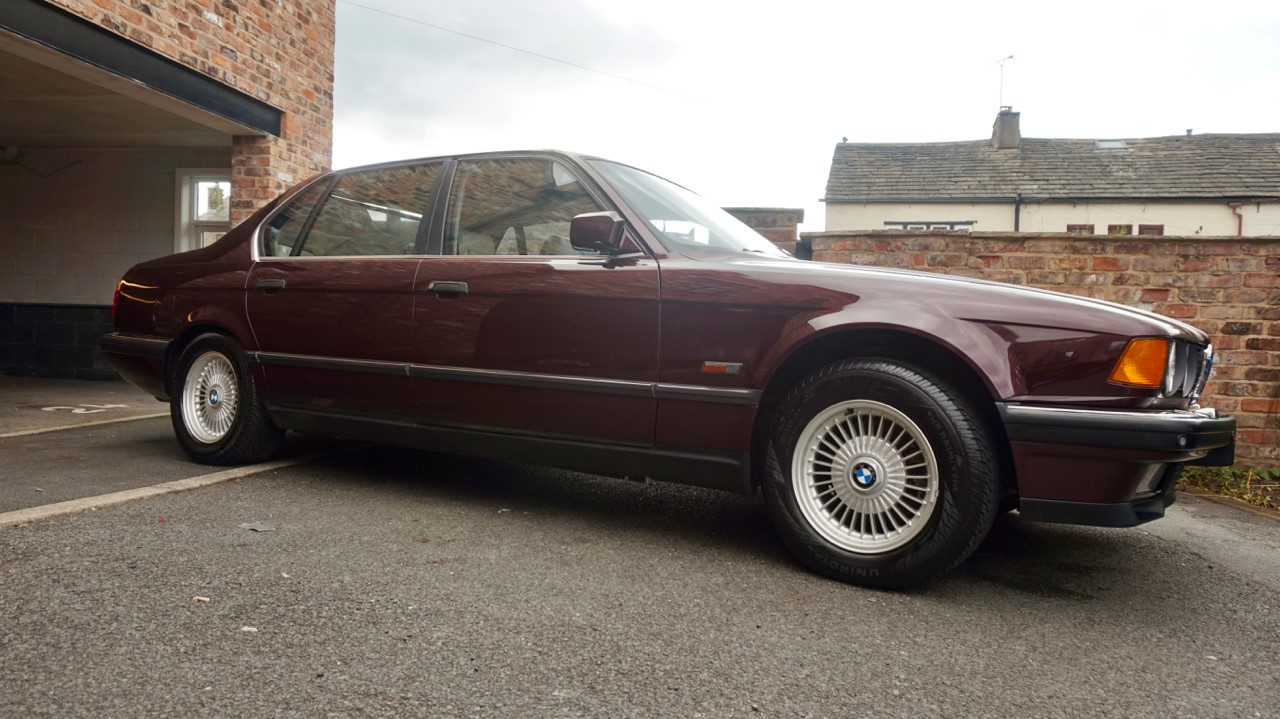 1991 BMW 750iL (E32)