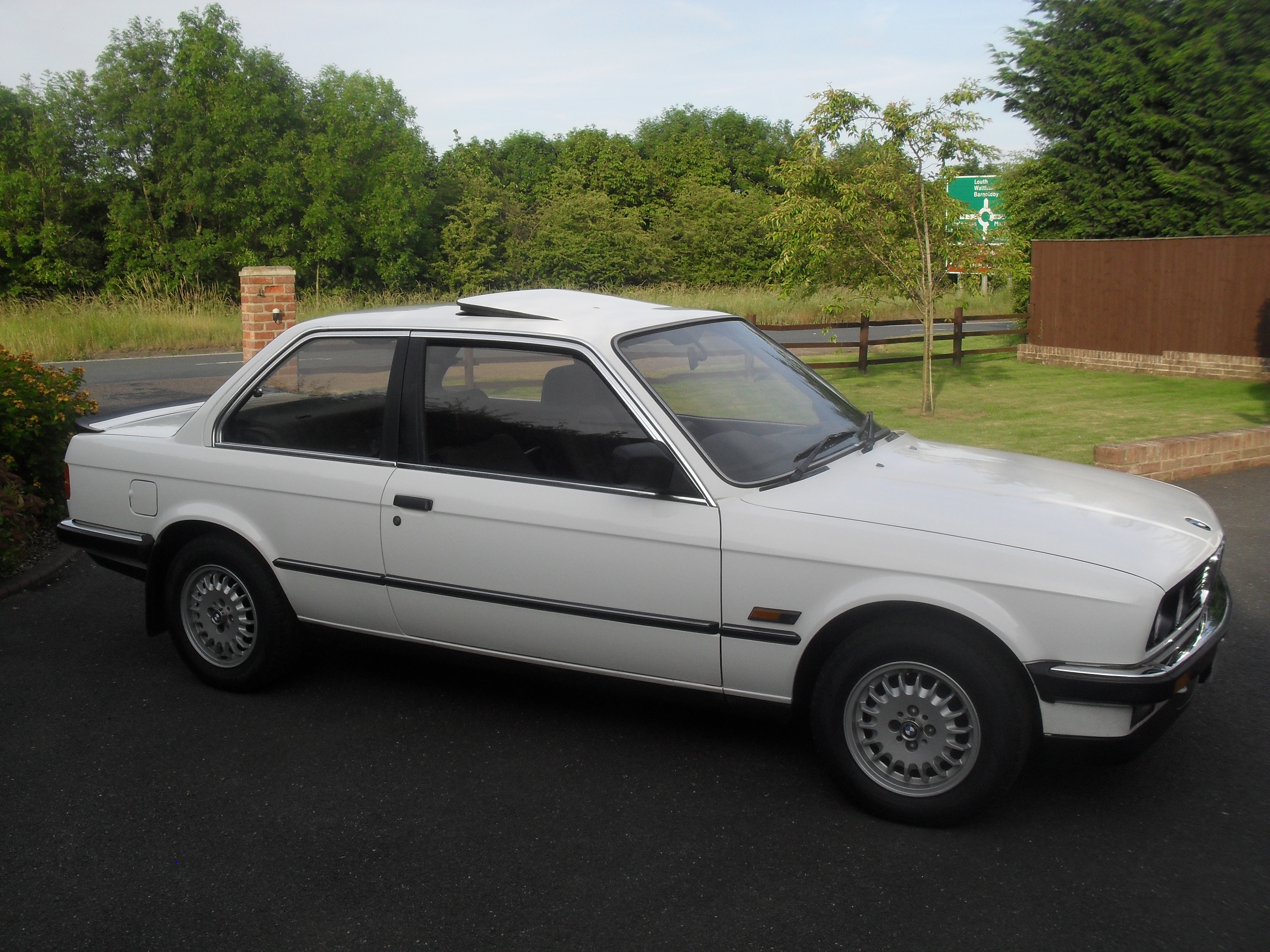 1987 BMW E30 320i 2 door