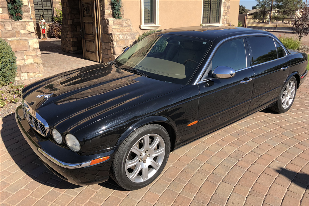 2005 JAGUAR XJ8 VANDEN PLAS SEDAN